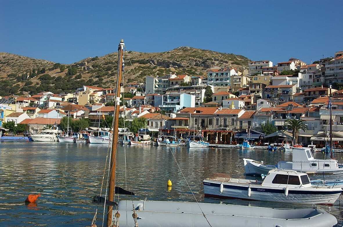 Samos: East Coast Boat Trip with Lunch and Drinks